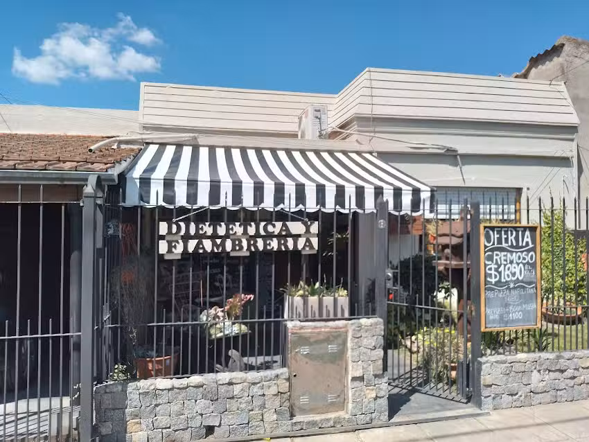 Diet&eacute;tica y Fiambrer&iacute;a La Casita